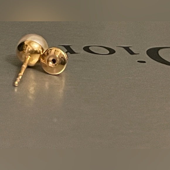 C💕D💕 Pearl Earrings - Picture 15 of 16